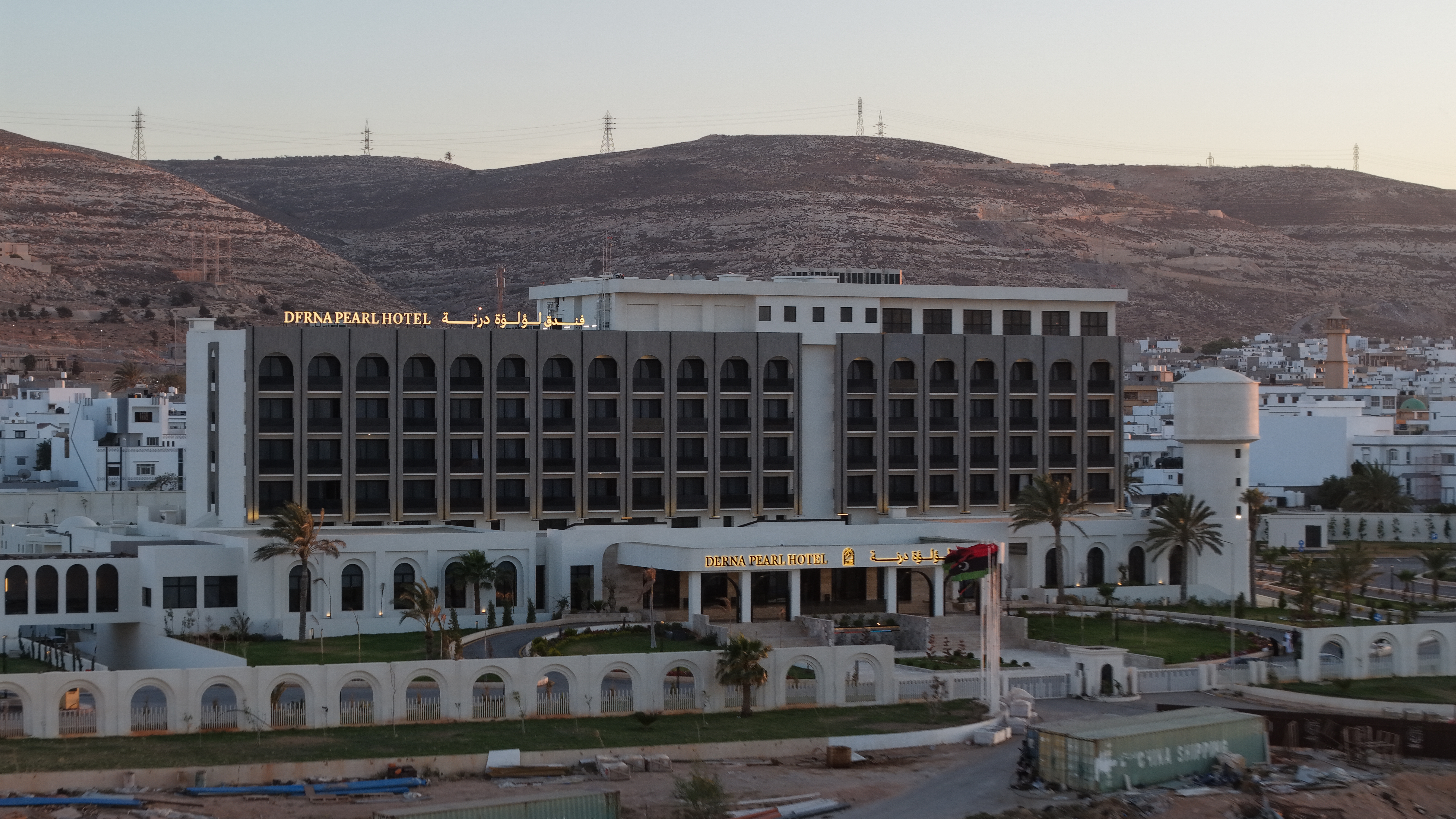 داخل فندق اللؤلؤة