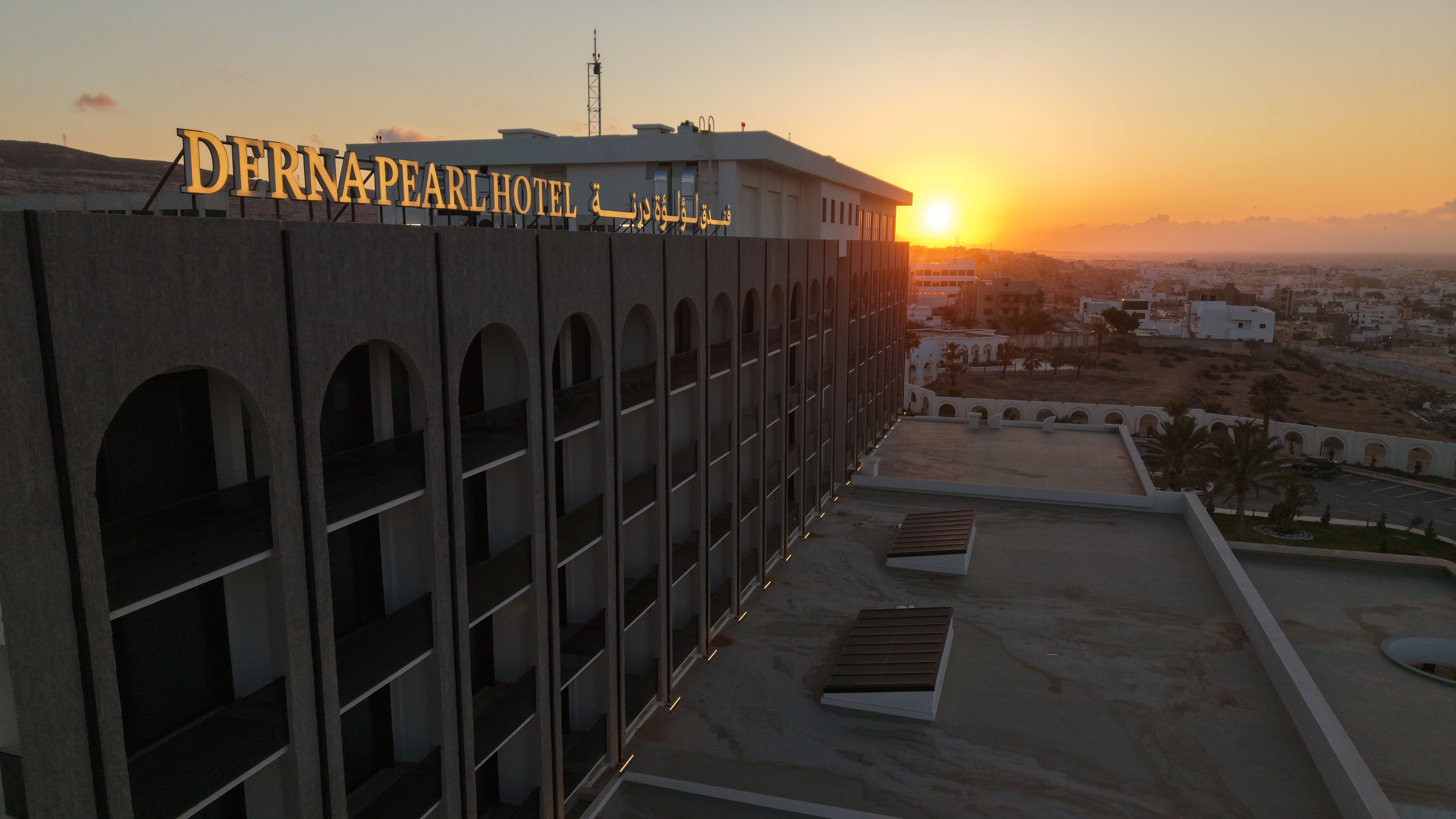 فندق اللؤلؤة ليلاً