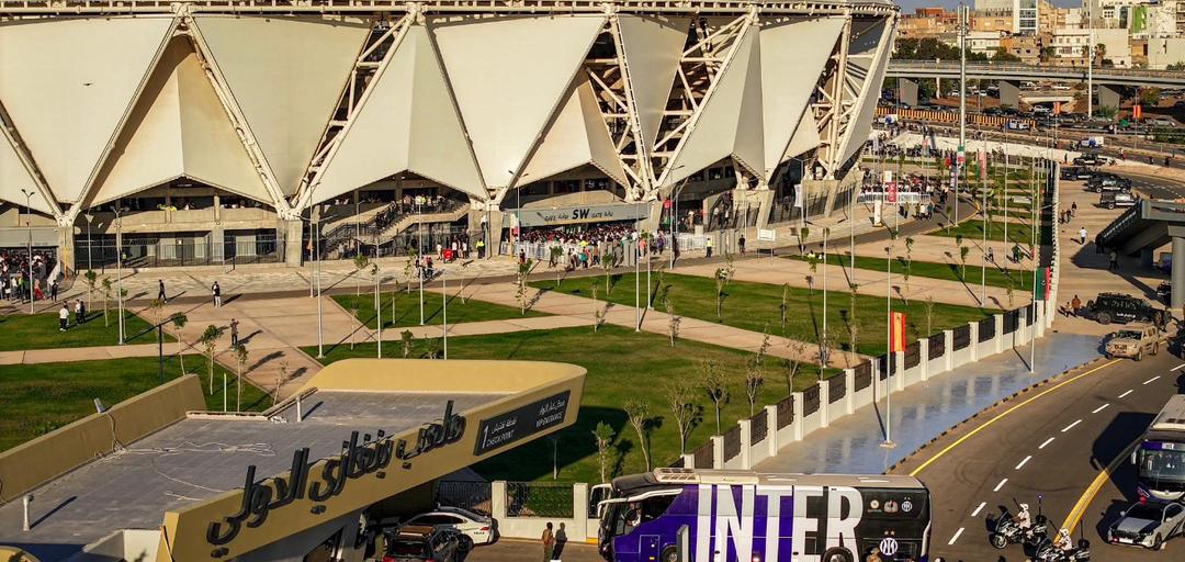 الملعب من الخارج